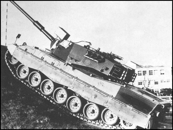 爬坡試驗中的獅式坦克
