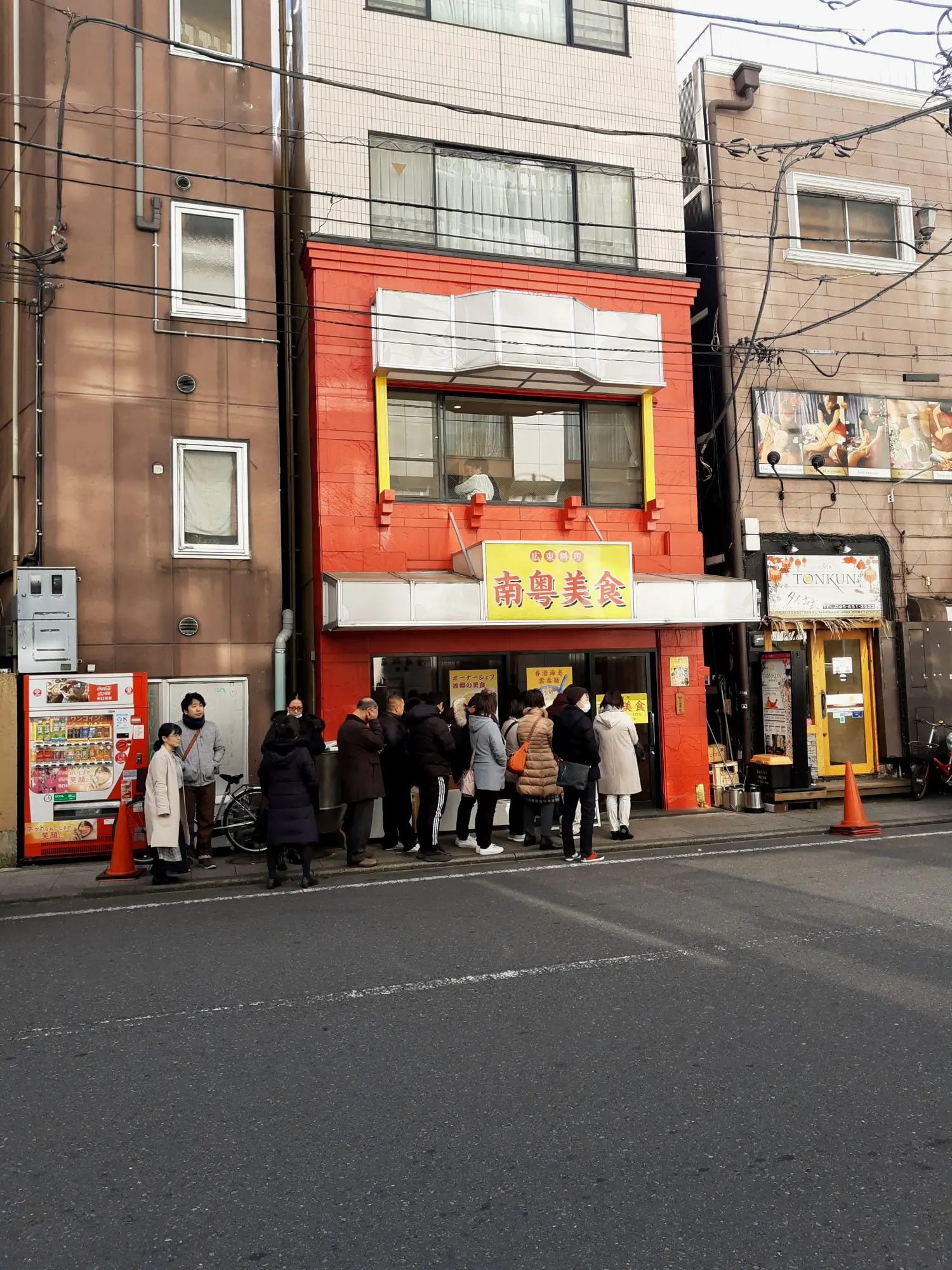 当季《孤独美食家》刚去过的店，门口果然排起了队