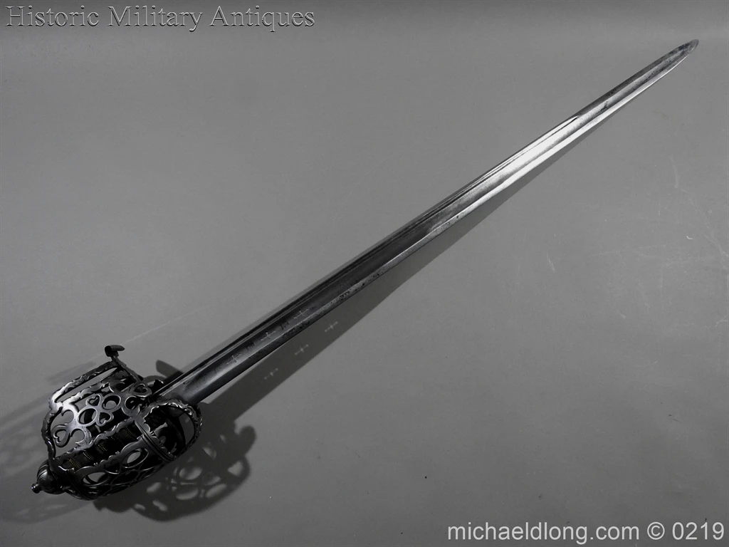 苏格兰笼手剑，东欧地区也存在类似笼手结构的单手剑