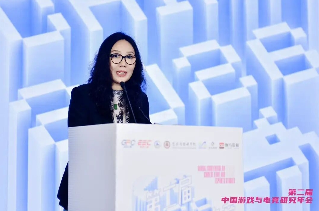 北京师范大学艺术与传媒学院数字媒体系系主任、教授，教育部高等学校动画与数字媒体专业教指委委员，中国高教学会影视传媒专委会副理事长，中国高校影视学会动画与数字媒体艺术专委会副主任委员 周雯