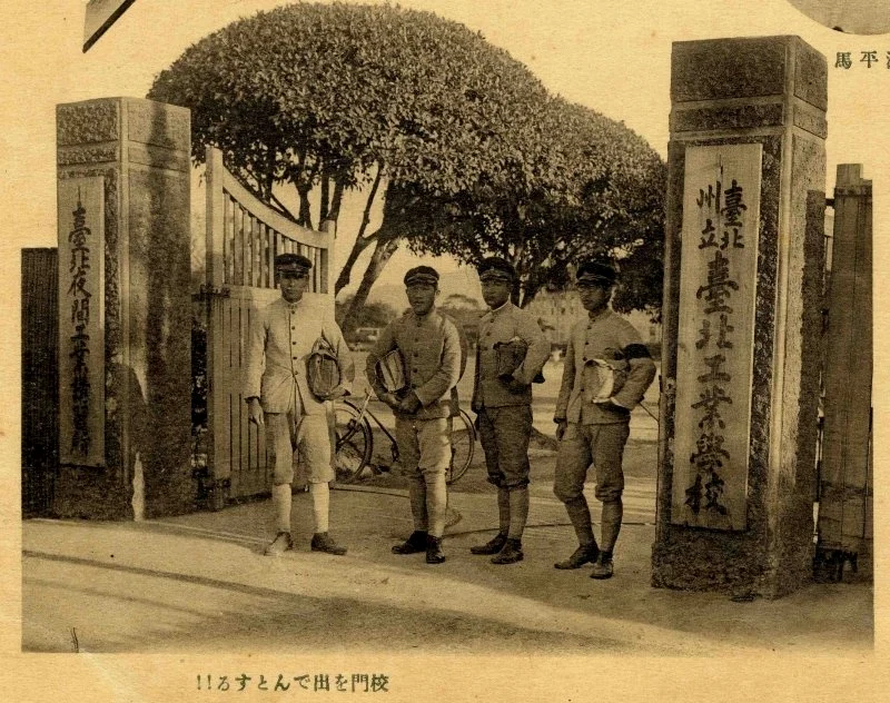 當時制服以陸軍樣式為參考