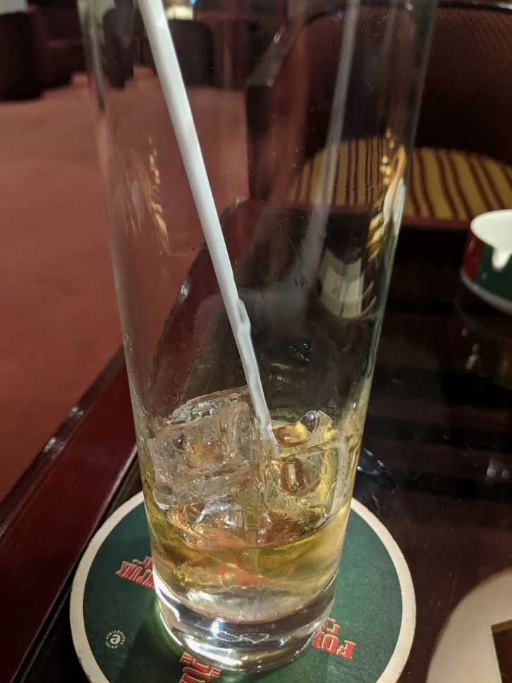 卢克索威士忌，用这杯子已经输了