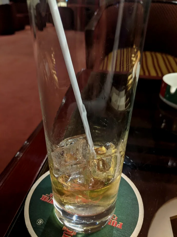 卢克索威士忌，用这杯子已经输了