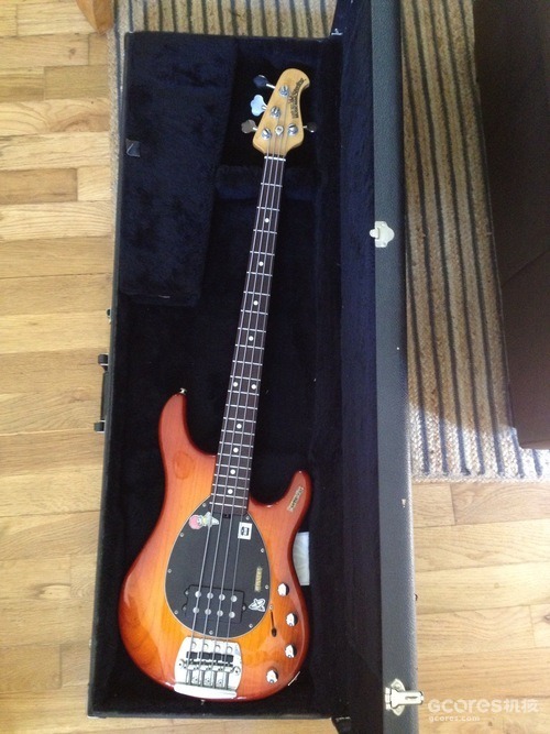 设备之王 :radiohead 贝斯手 colin greenwood 的音乐装备(贝斯吉他篇