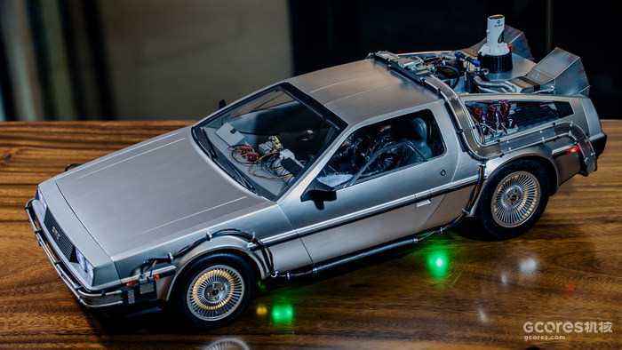 最经典的时光机归来,超大的1:6载具!HotToys《回到未来2》德罗宁时光车 最经典的时光机归来,超大的1:6载具!HotToys《回到未来2》德罗宁时光车