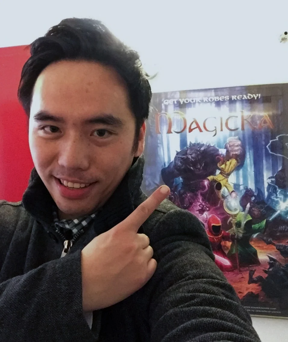 笔者的打卡照。背后的《Magicka》海报是致敬的《塞尔达 四剑历险》