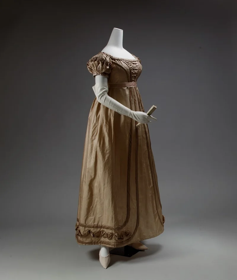 Dress, 1819–23 (MET) 裙子曾经缩短到露出脚踝