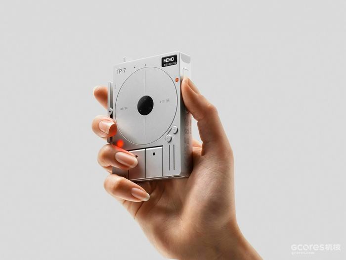 Teenage Engineering发布录音机TP-7,售价1499美元 Teenage Engineering发布录音机TP-7,售价1499美元