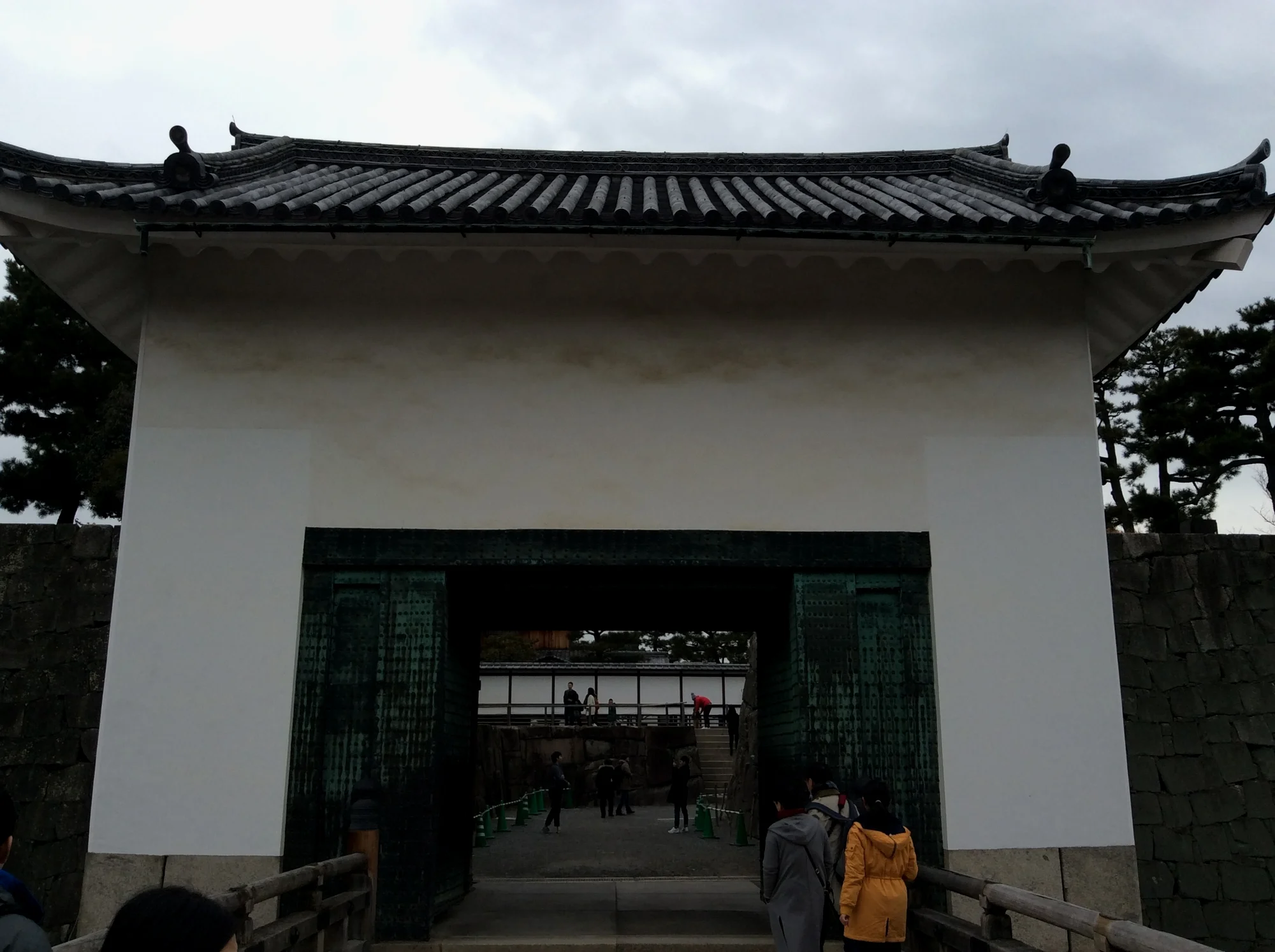 二之丸庭院通向本丸的大手门