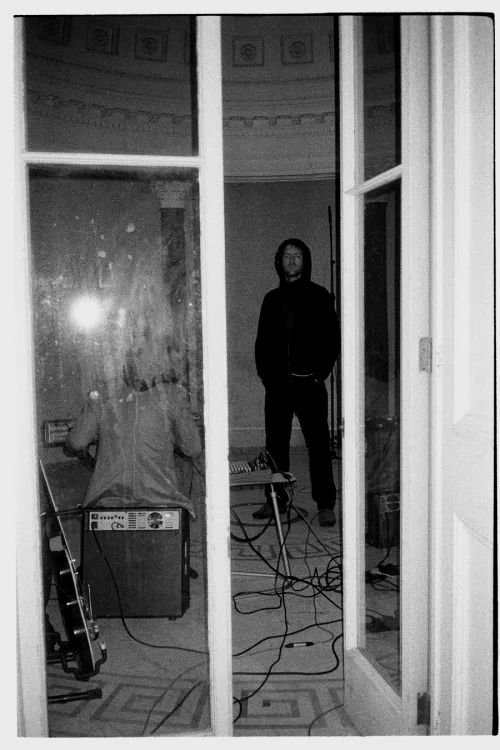 Jonny 于2006年9/10月的 In Rainbows 录制期间在 Tottenham House 的“round room” 配合他的马特诺琴使用 Ashdown 音箱。[3]