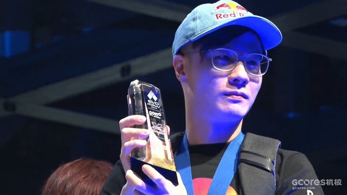 小孩获EVO Japan《拳皇15》冠军丨格斗菠萝派#134 小孩获EVO Japan《拳皇15》冠军丨格斗菠萝派#134