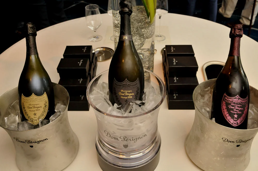 唐・培里侬也是一款经典的香槟品牌 当然 价格不菲