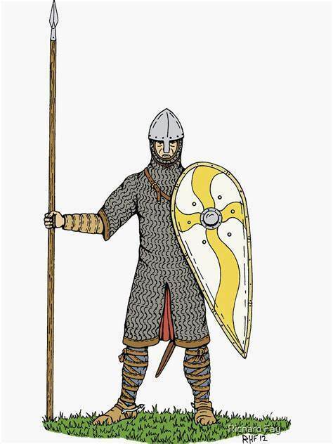 11世纪的锁甲长衫袖子覆盖上臂，下摆覆盖大腿