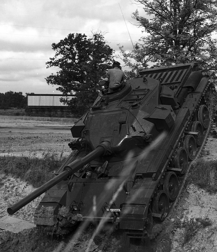现存的百夫长无炮盾坦克计划的实车照片之一，拍摄于1960年代
