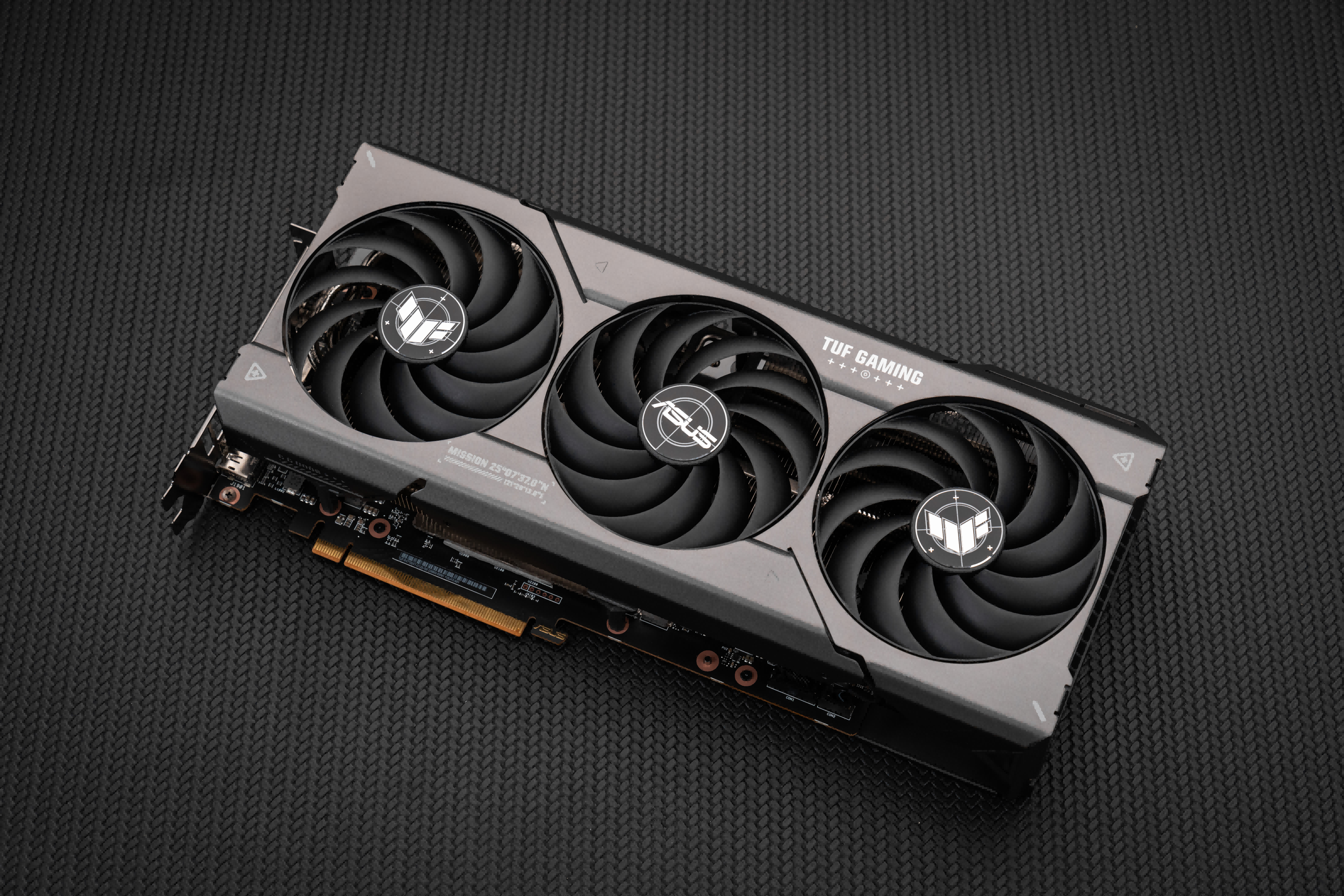 信仰級2K遊戲利器！華碩TUF-RX7700XT-O12G-GAMING顯卡測評