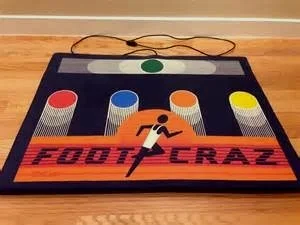 1983年Exus公司出的FOOT CRAZ 五个颜色背面都有微动开关 感觉像是今天用脚玩节奏游戏