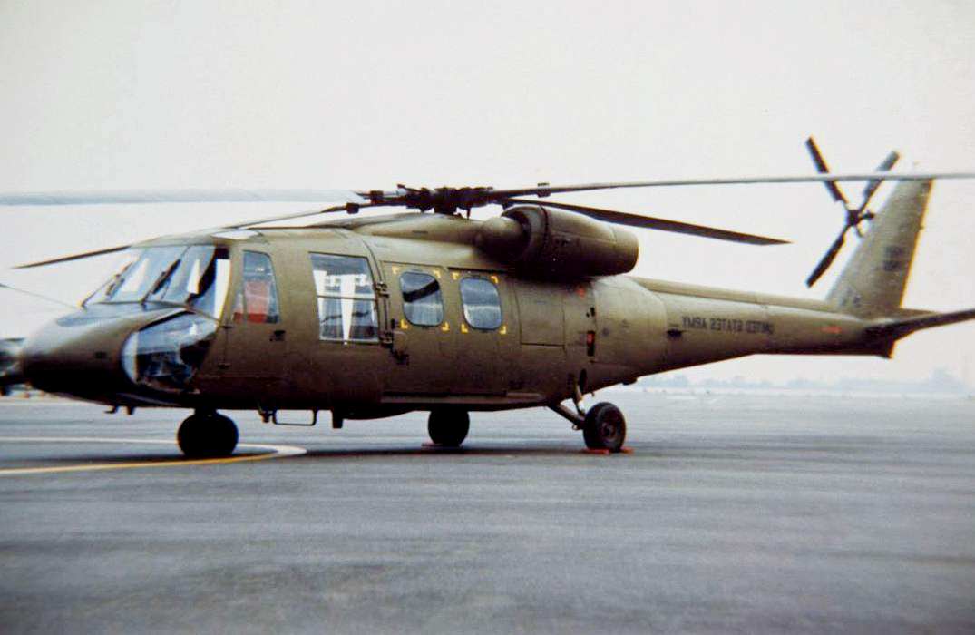 旋翼和尾衍构型等设计有大量YUH-61A的风格。YUH-61A是在UTTAS计划中和YUH-60竞标失败的方案。