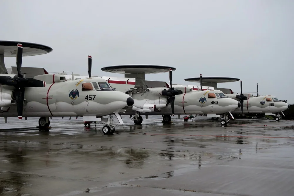 三泽基地的E-2C