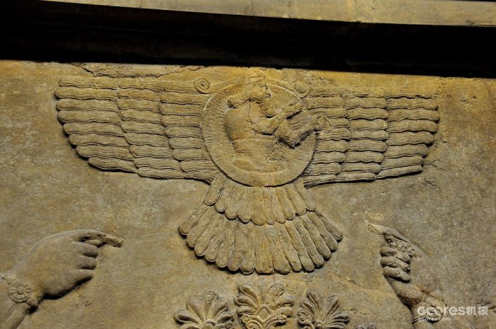 亚述主神阿淑尔. Wall relief depicting the God Ashur (Assur) from Nimrud.图片自wikipedia