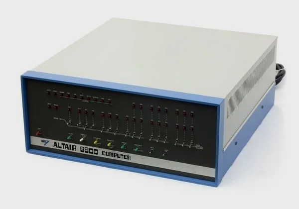 组装好的 Altair 8800