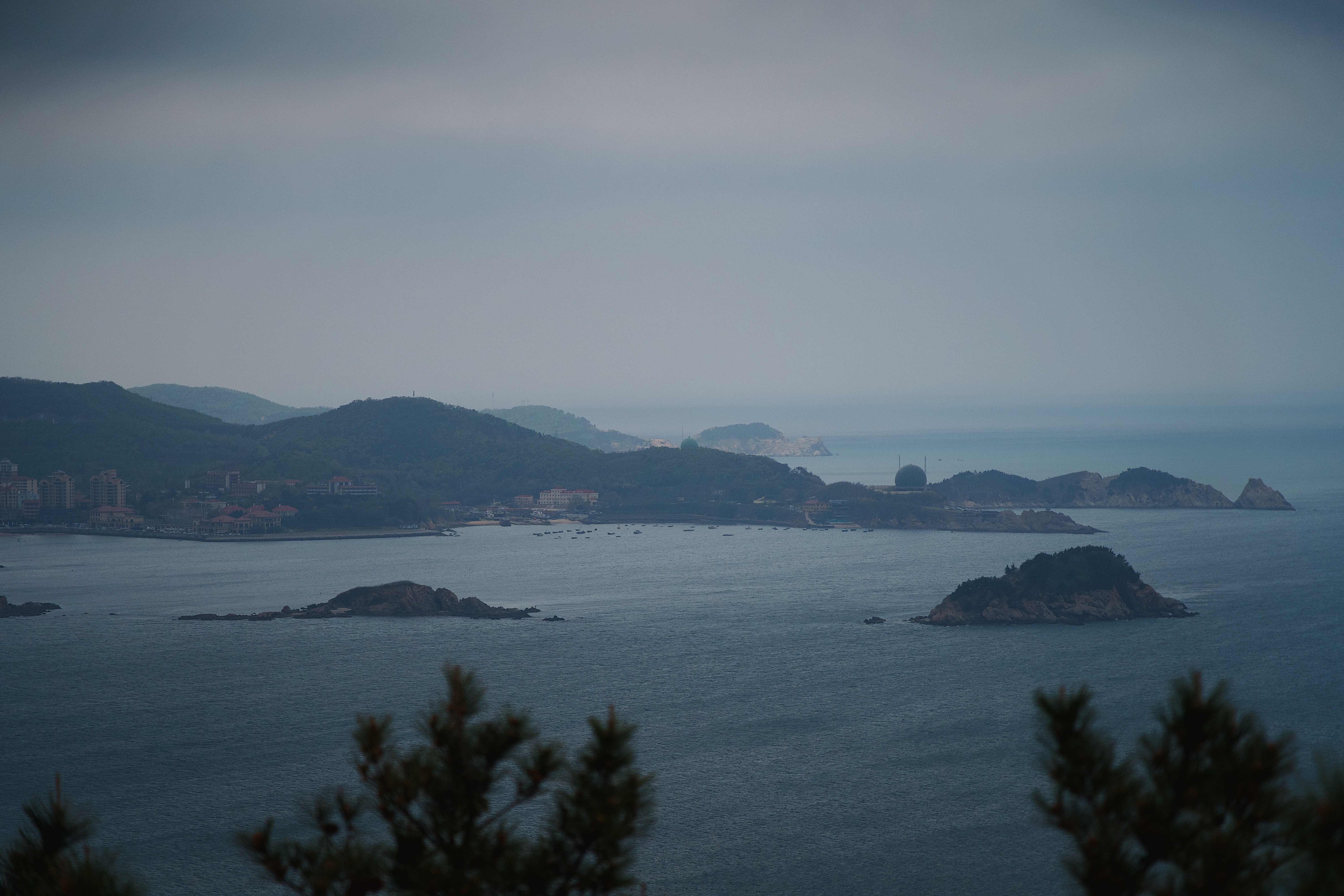 阴雨天的海景也别有风味