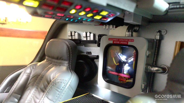 最经典的时光机归来,超大的1:6载具!HotToys《回到未来2》德罗宁时光车 最经典的时光机归来,超大的1:6载具!HotToys《回到未来2》德罗宁时光车