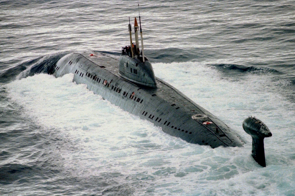 671RTM级潜艇，垂直尾舵上的吊舱一度引起北约困惑，曾被认为是磁流体推进装置，实际上为拖曳声呐的整流罩