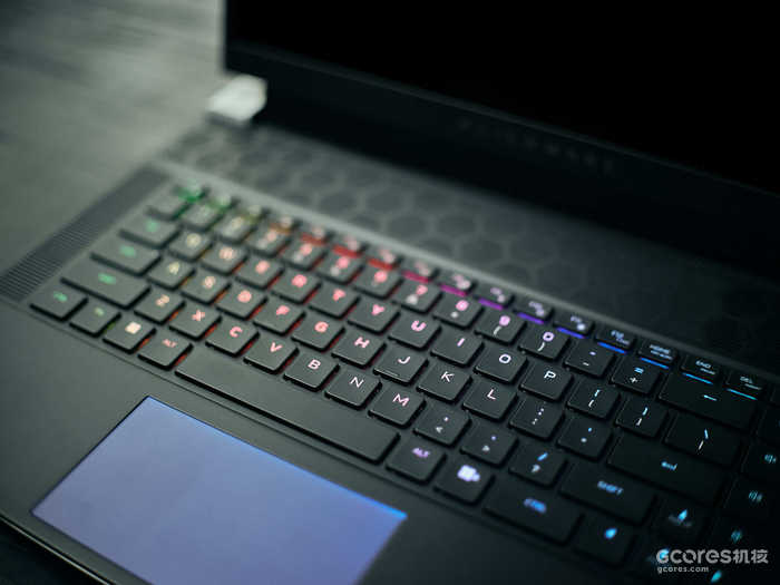 赛博老白首支单曲发布!外星人X16上手体验 赛博老白首支单曲发布!外星人X16上手体验