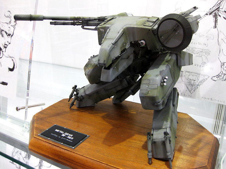 新川洋司为霸王创作的原始模型，如今在东京中城的KonamiStyle店面展示。