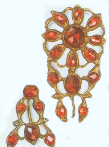 十八、十九世紀的波西米亞紅榴石項鍊。據說它能治癒溫暖人心