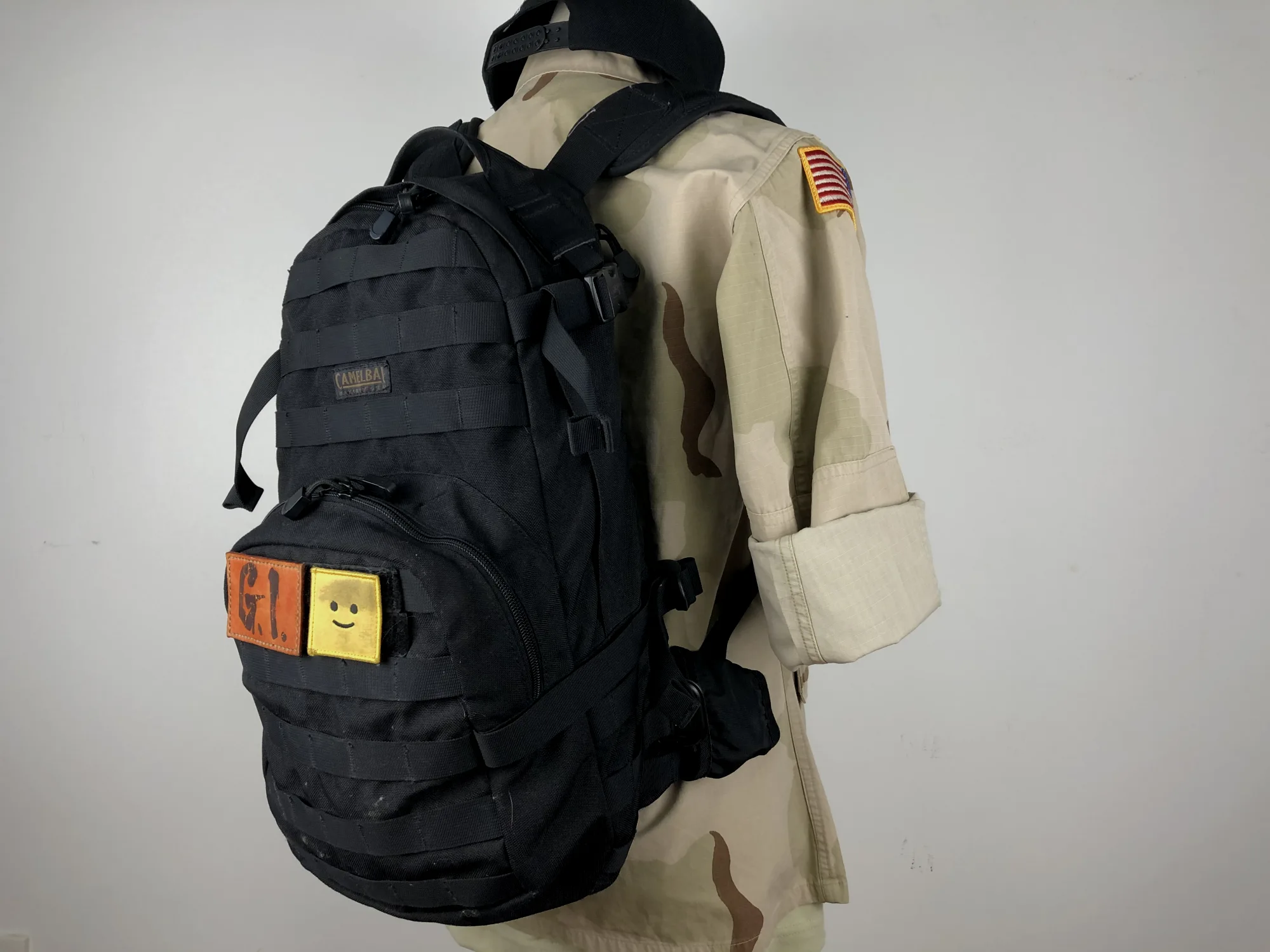1000D面料黑色中期版，阿凯日常通勤使用的背包