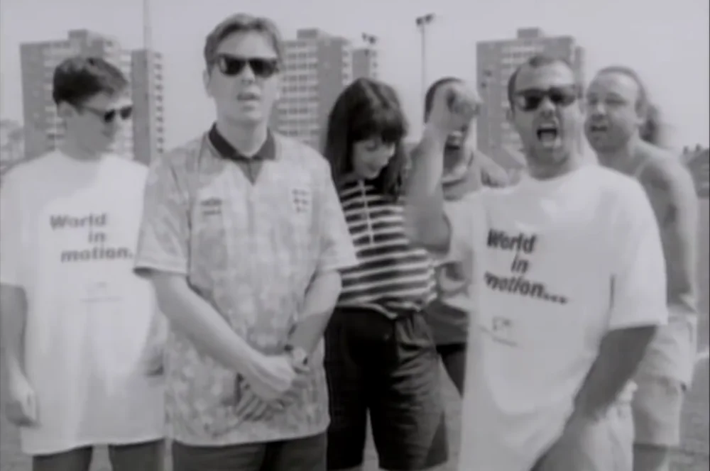 英国队队歌"World in motion"MV，New Order4人与两名球员共同演唱。