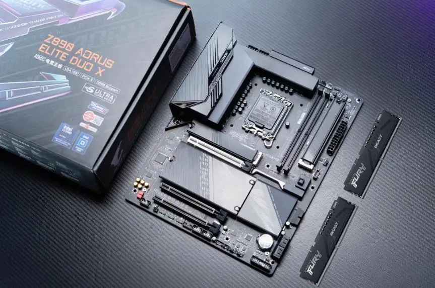 雕族D5黑科技加持，kingston FURY超级野兽DDR5 6000轻松超频8200MT/s，性能一键起飞！