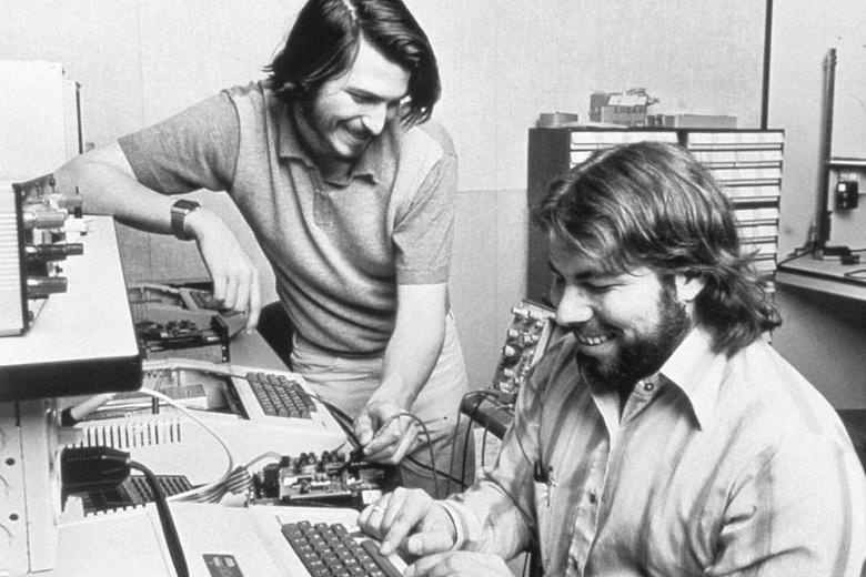 苹果创始人乔布斯和沃兹尼亚克都是疯狂的迪伦迷
