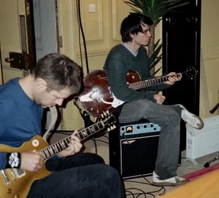 Jonny 于2006年10/11月的 In Rainbows 录制期间在 Halswell House 配合他的 Gretsch 吉他使用 Ashdown 音箱。[1]