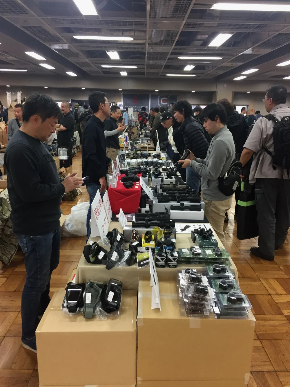 瞄镜和护目镜摊位