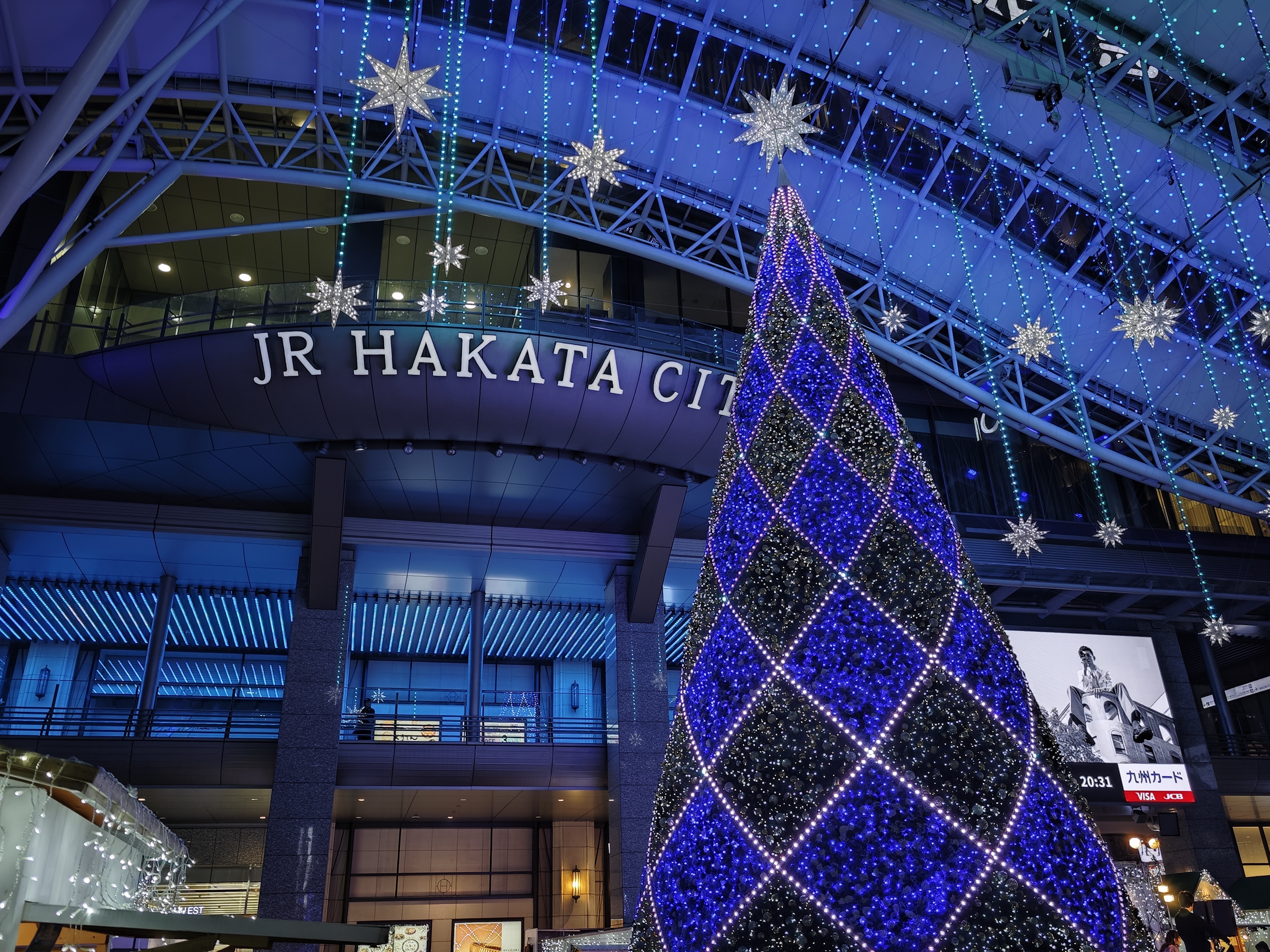 JR博多站的圣诞装饰十分梦幻