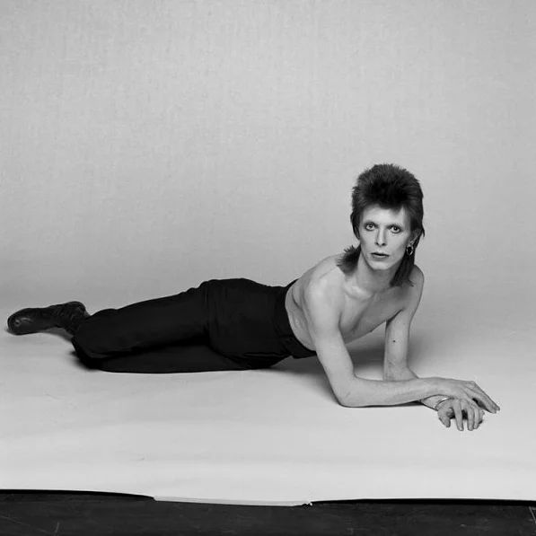 Terry O'Neill 为 David Bowie 所拍摄的《Diamond Dog》专辑封面组图之一