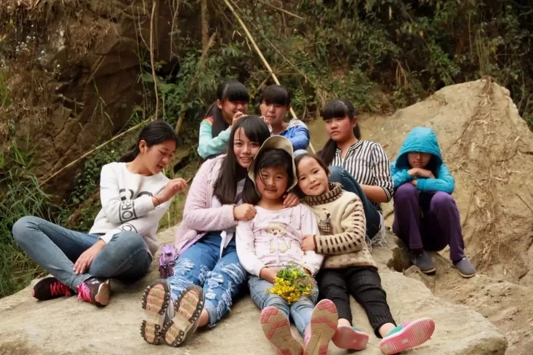 康瑜和大山里的孩子们
