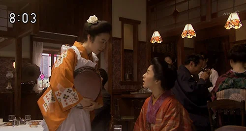 女仆装+和服形成了大正时期日本独特的咖啡店文化——电影《花子与安妮》