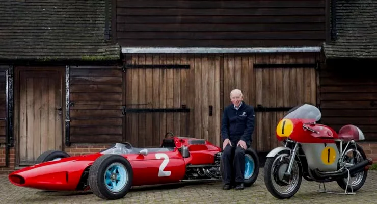 约翰·苏提斯曾在1956~1960年包揽Moto GP世界冠军，并在1964年代表法拉利夺得F1冠军。