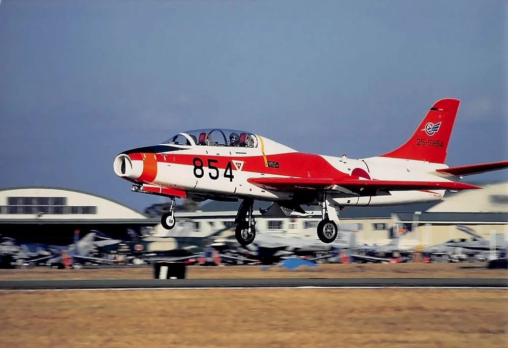1994.12.04在新田原基地拍摄到的T-1
