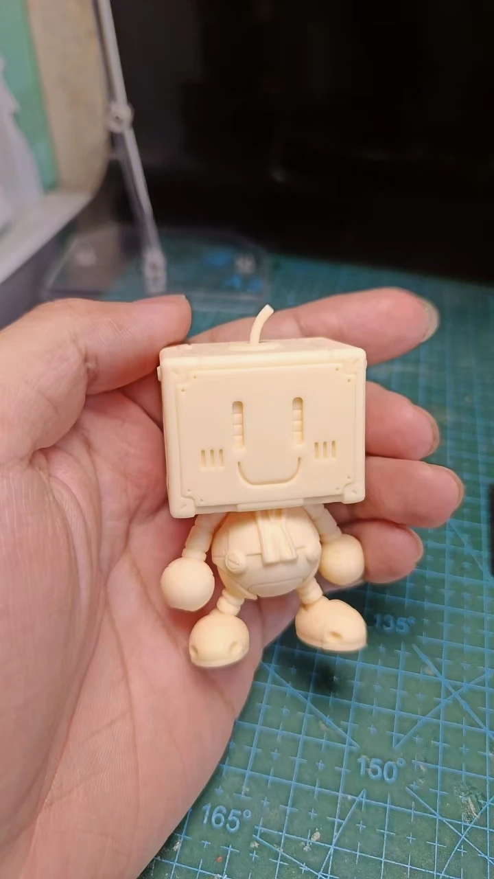 拿在手里是个很迷你的小家伙