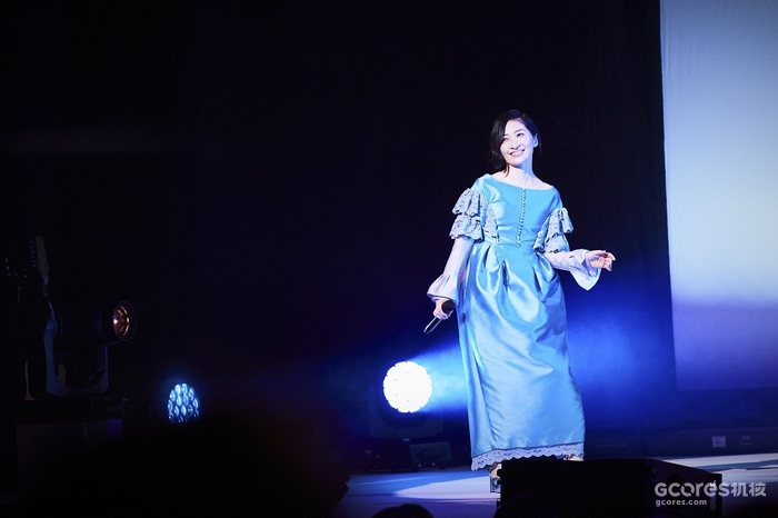 想要将“感谢”的情谊传达到各位的心中:机核网专访日本声优兼歌手坂本真绫 想要将“感谢”的情谊传达到各位的心中:机核网专访日本声优兼歌手坂本真绫