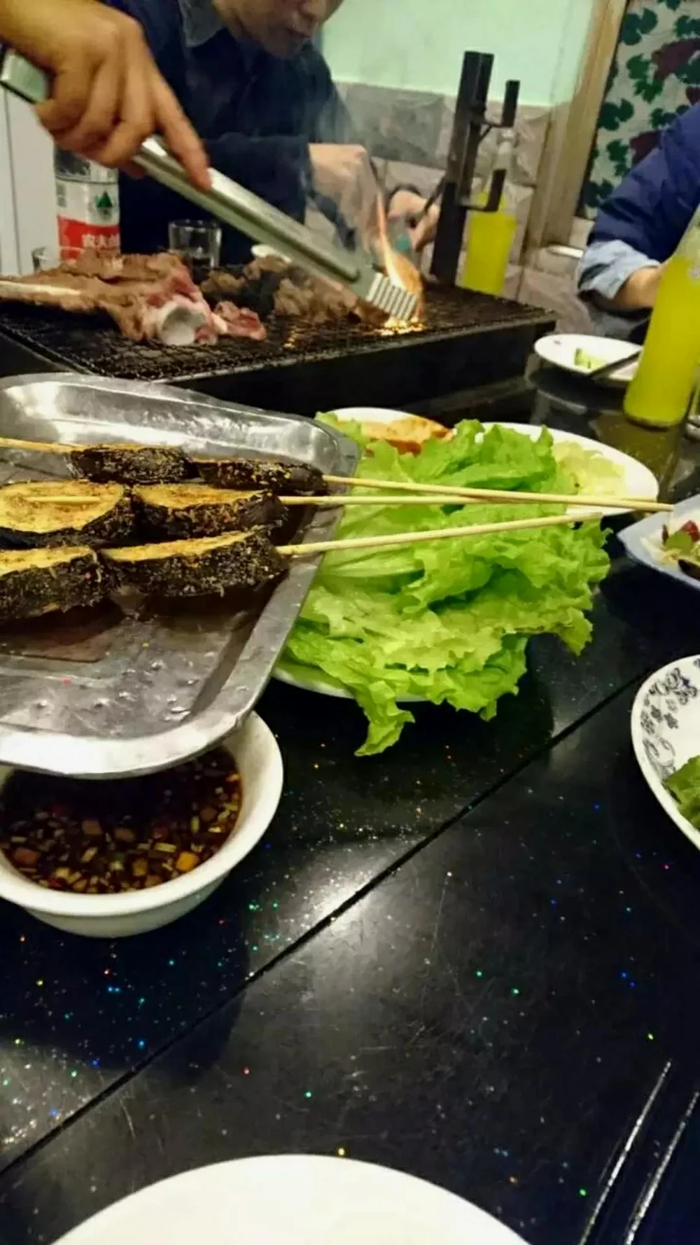 摄于2015年冬天，和KGS一起吃碳花烤羊腿