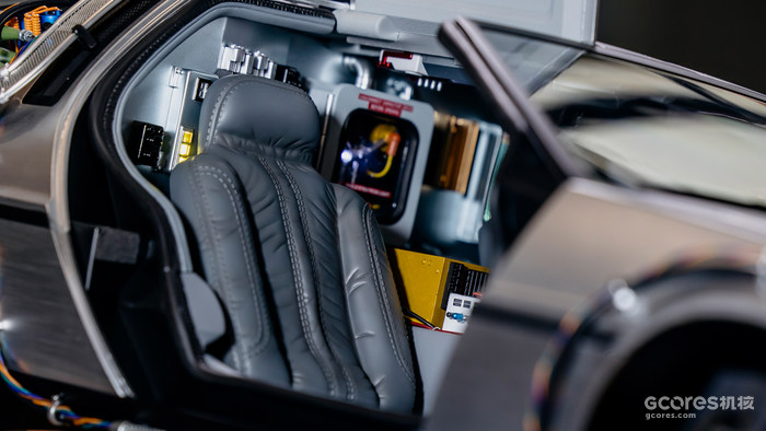 最经典的时光机归来,超大的1:6载具!HotToys《回到未来2》德罗宁时光车 最经典的时光机归来,超大的1:6载具!HotToys《回到未来2》德罗宁时光车