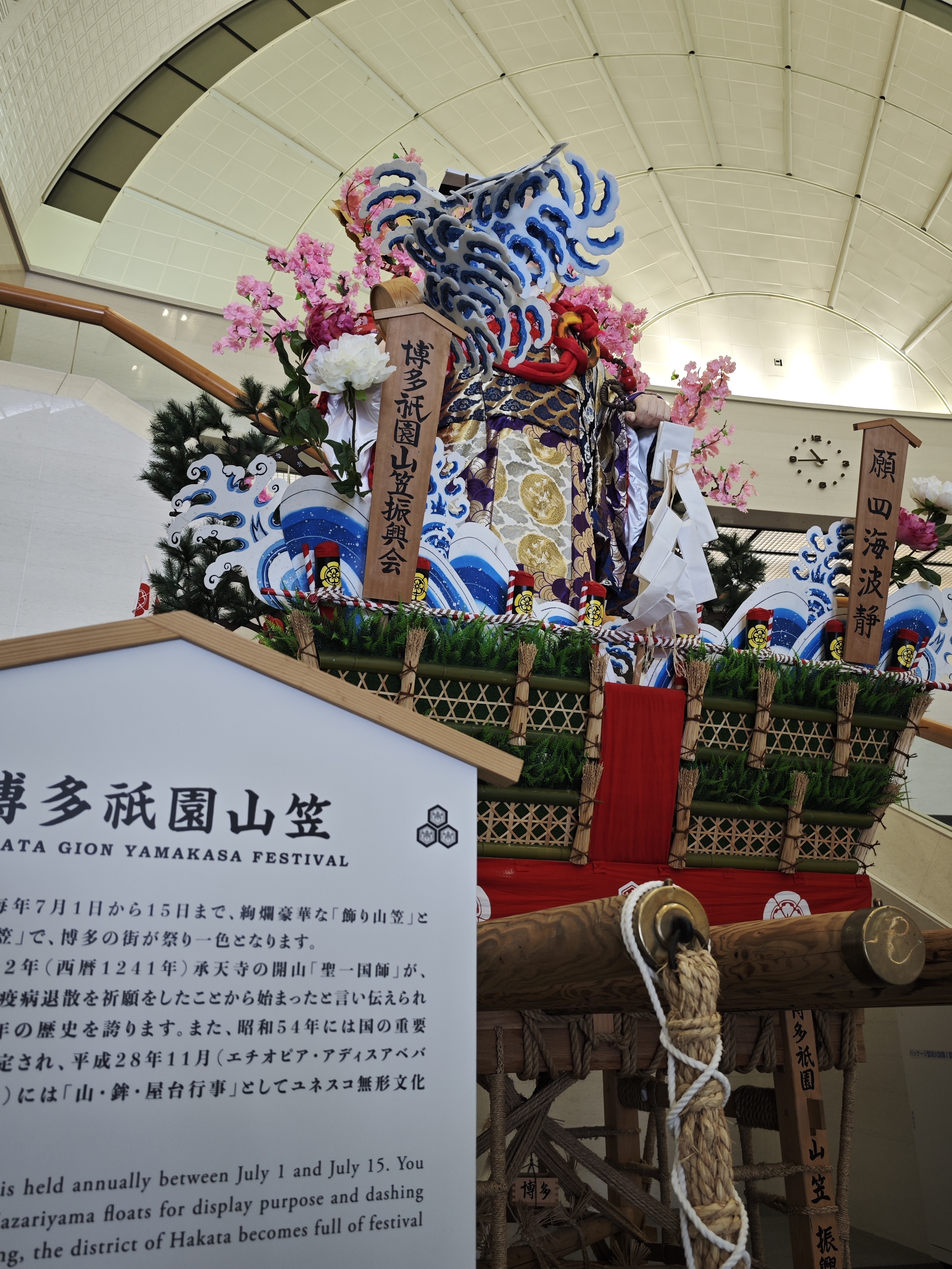 博多每年举办“山笠祭”时展出的花车