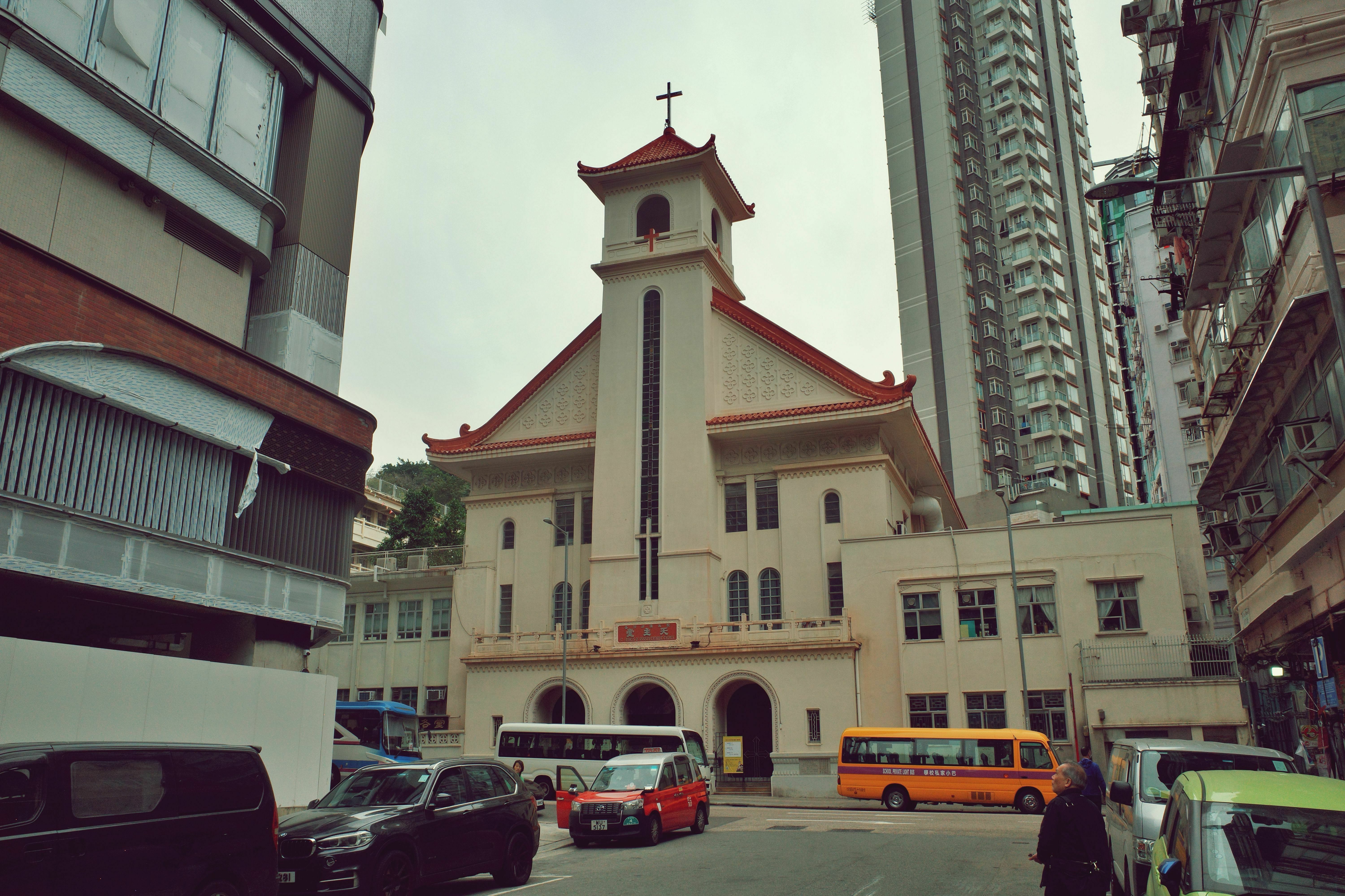 圣方济各英文小学，2024-2025年度的学费为每年港币54,900元。