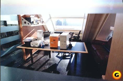 傑瑞·奧弗拉赫蒂在離子風暴時的辦公室現在被用作儲藏間