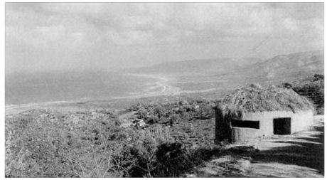 比亚扎山脊上俯瞰115号公路及德里洛桥的碉堡